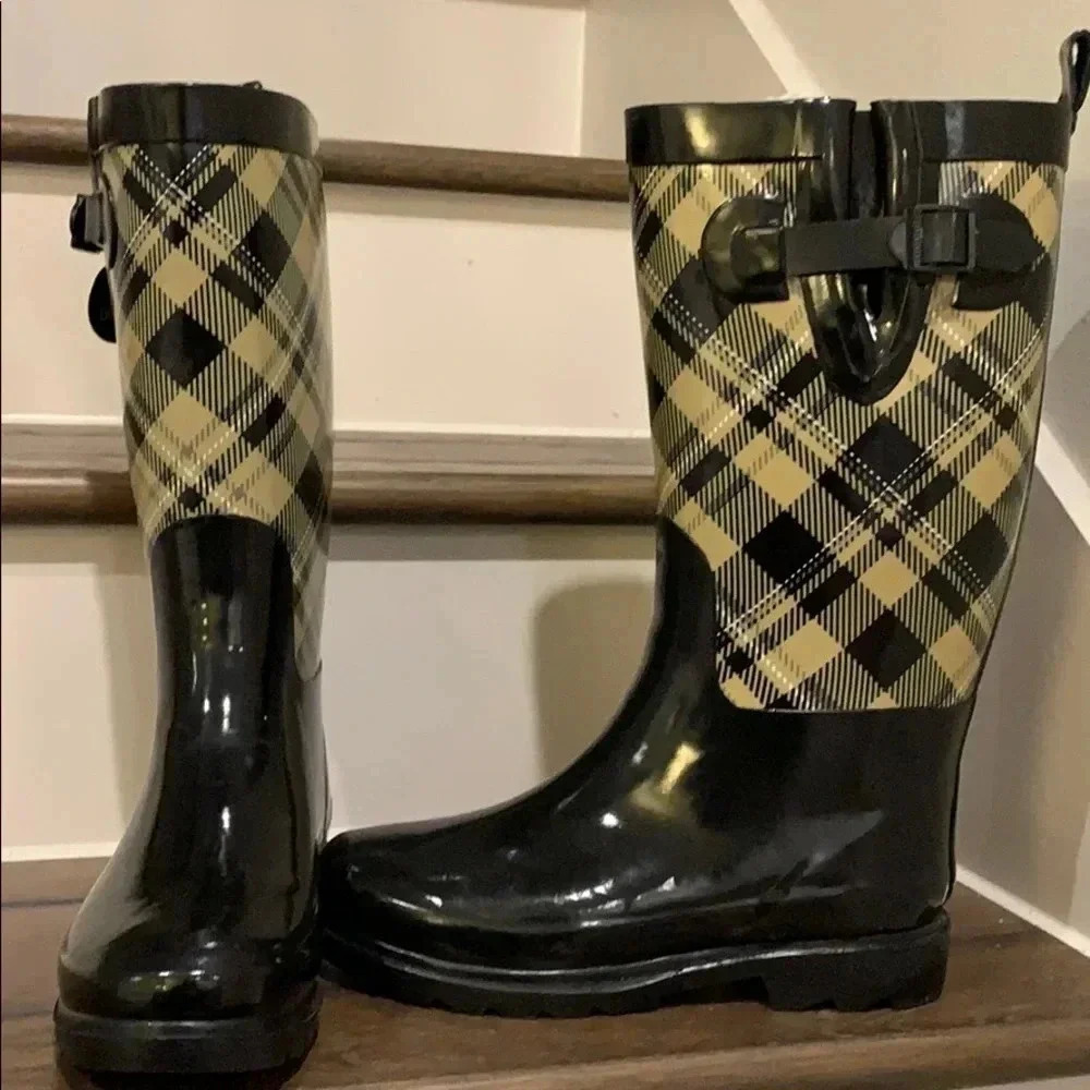 Capelli Plaid Rain Boots Rubber Waterproof Black Tan Plaid Sz 6 New